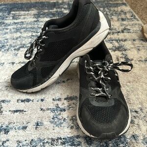 Vionic Tokyo sneakers